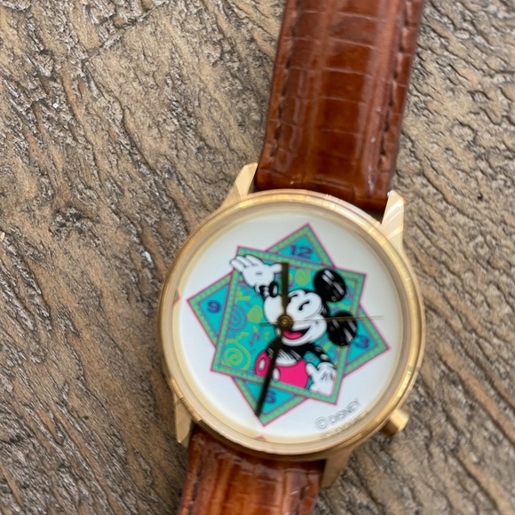 Vintage Disney Mickey Mouse watch circa 80s - Picture 5 of 5